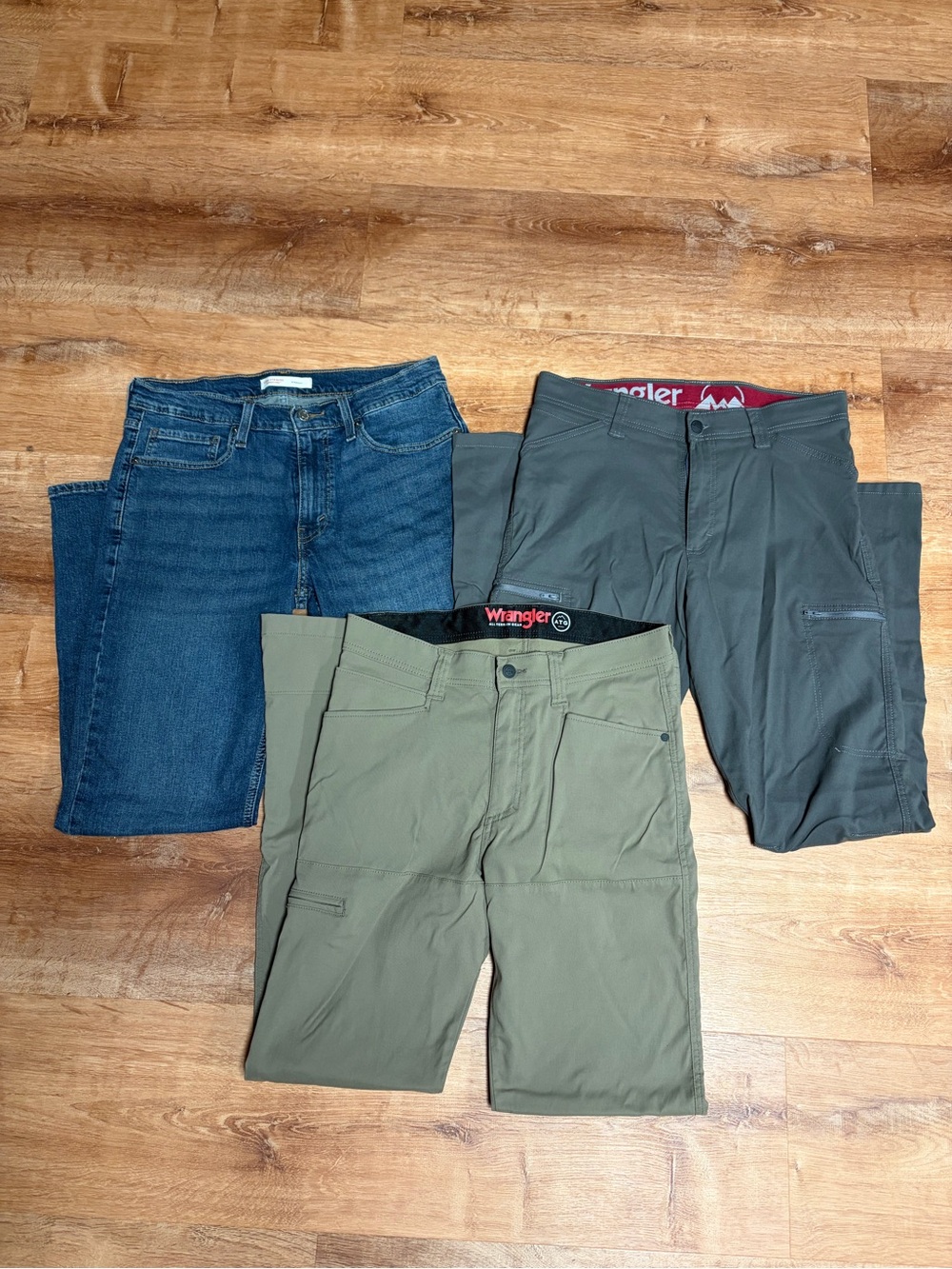 Wrangler ATG & Levi Strauss Jeans and Pants Sz 32x32